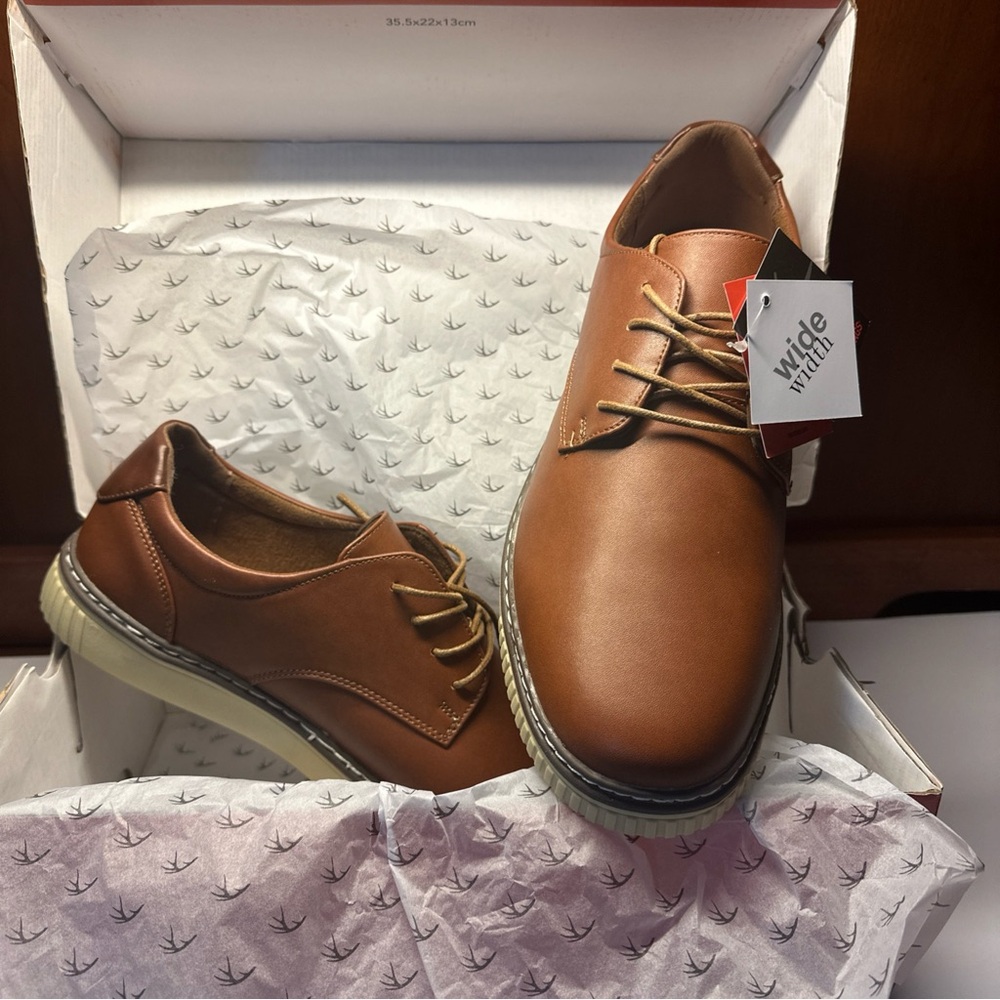 Deer Stags Men’s Brown Derby Dress Shoes Size 11.5 Wide Memory Foam NWT